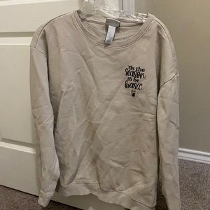 It’s the season to be basic H&M sweater
